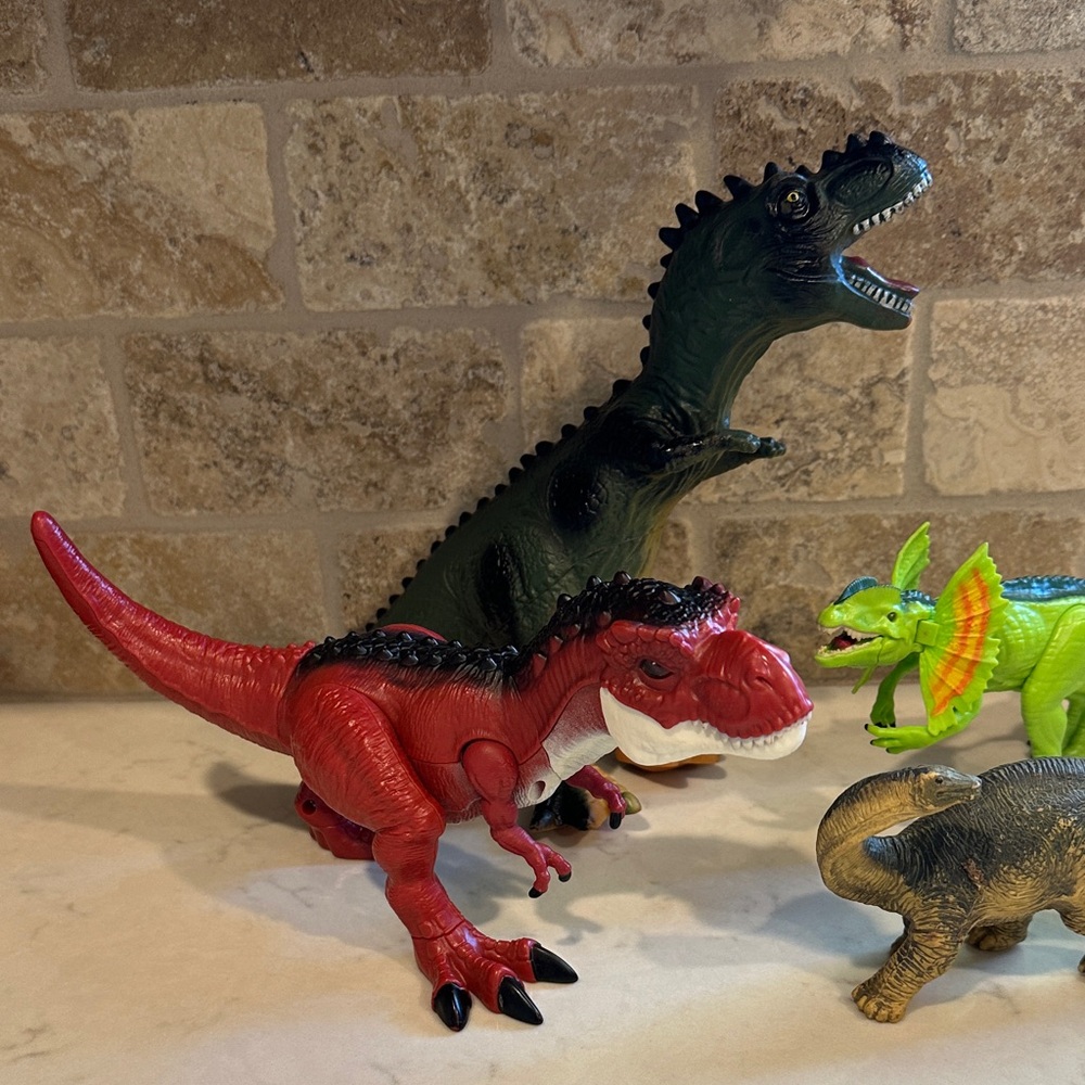 Dinosaurs Playset 5 pcs - Red, Green, Black - Picture 2 of 13